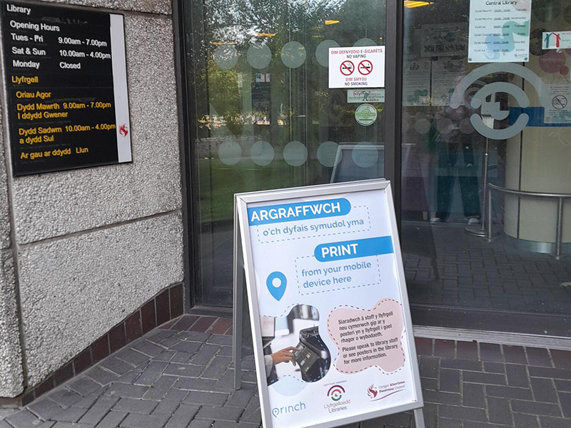 A sign outside a Swansea library location infroming visitors the they can print with Princh.